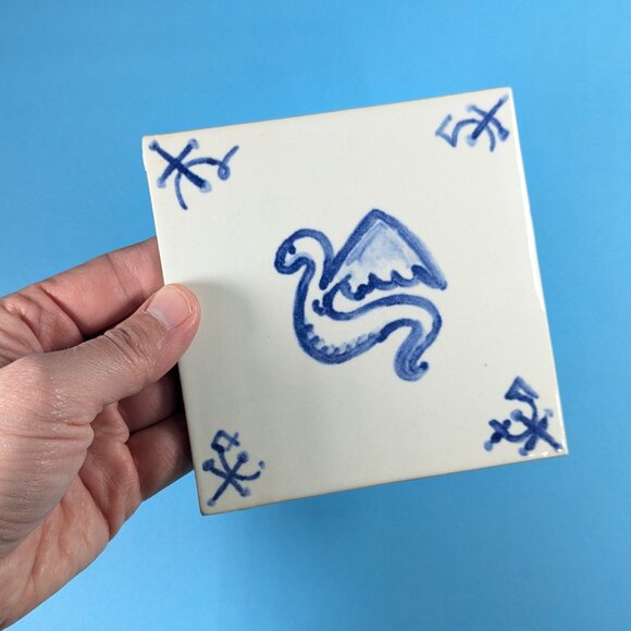 Handmade Winged Serpent tile, hand painted Delft Blue fantasy home decor trivet - Picture 7 of 7